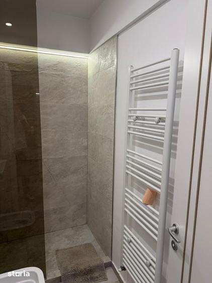 Apartament cu 3 camere în Văcăresti