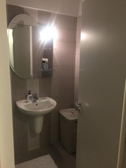 Apartament cu 4 camere, mobilat în Băneasa