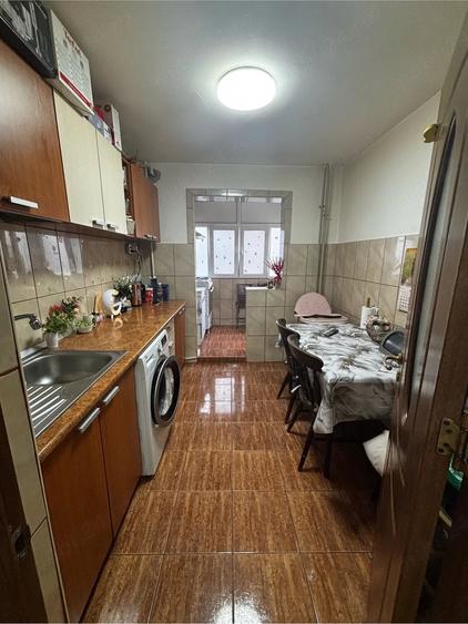 Apartament cu 3 camere decomandat în Rahova