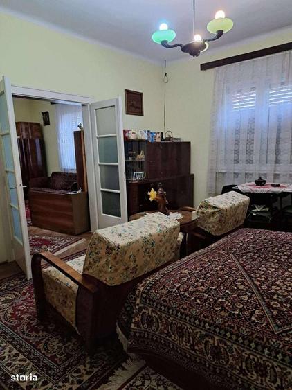 Casă cu 2 camere în Central