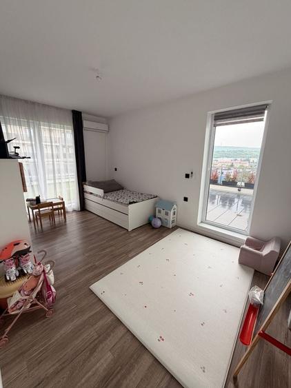 Apartament cu 3 camere decomandat în Exterior Vest
