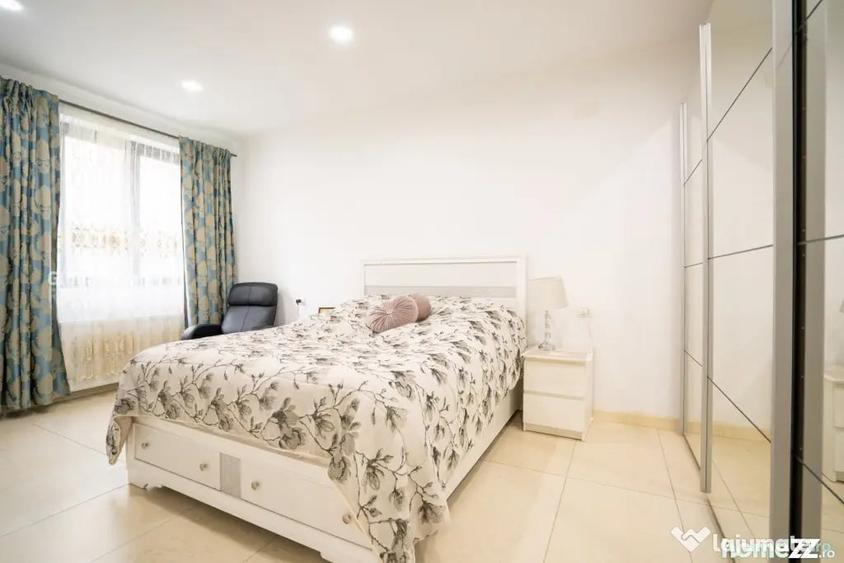 Casă cu 8 camere cu Teren 1038 Mp în Central