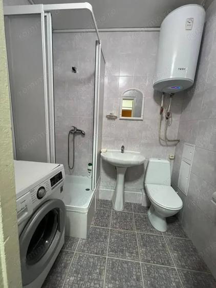 Garsonieră decomandată în Lunei