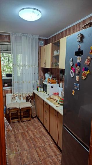 Apartament cu 4 camere decomandat în Titan