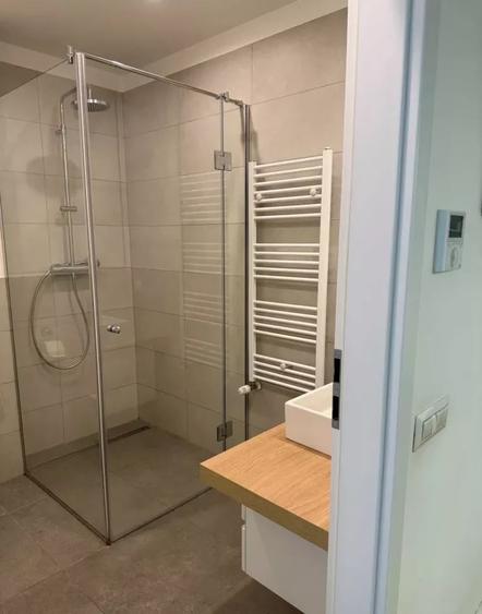Apartament cu 3 camere decomandat, mobilat în Parcul Carol
