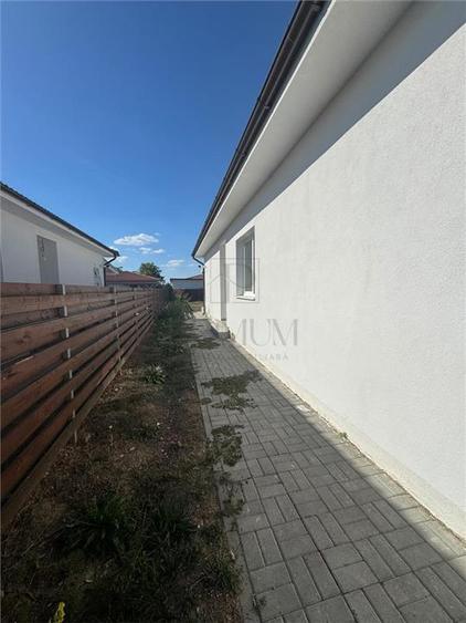 Duplex cu 4 camere cu Canalizare în Moșnița Nouă