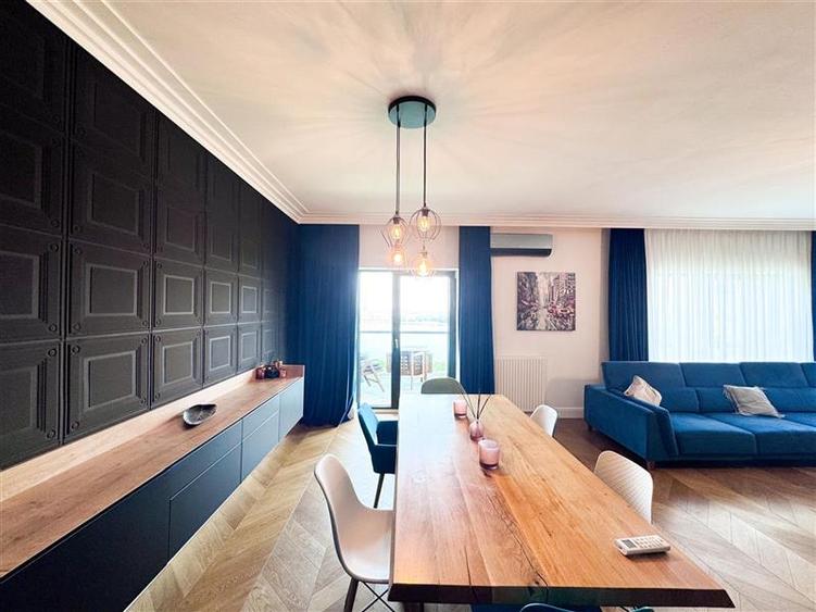 Apartament cu 4 camere decomandat în Tei