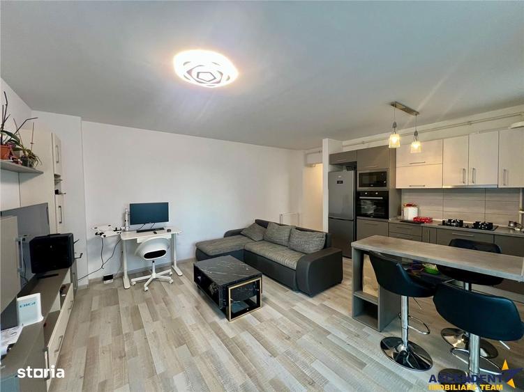 Apartament cu 3 camere decomandat, mobilat în Tractorul