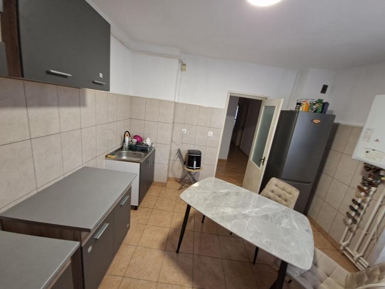 Apartament cu 2 camere decomandat în Exterior Vest