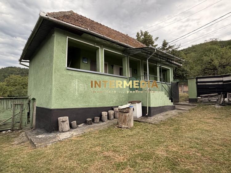 Casă individuală cu 3 camere cu Canalizare în Cricău