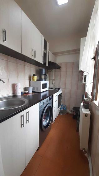 Apartament cu 2 camere semidecomandat în Piața