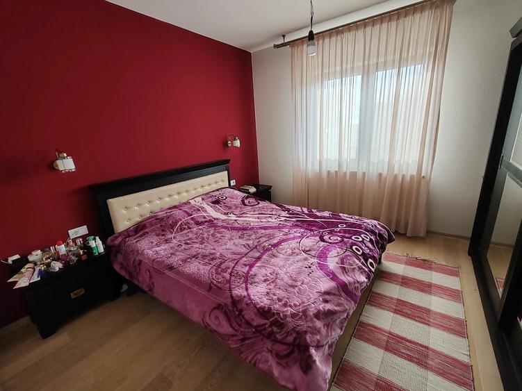 Casă individuală cu 4 camere cu Garaj în Cetate