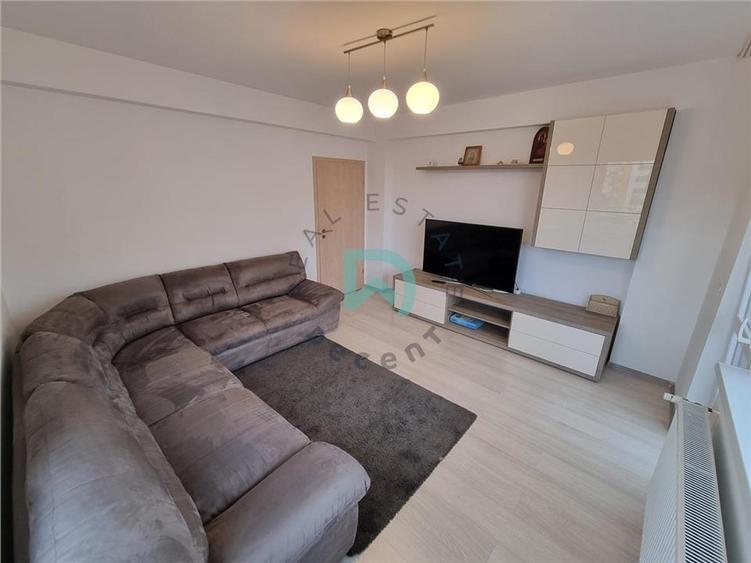 Apartament cu 3 camere decomandat, mobilat în Tractorul