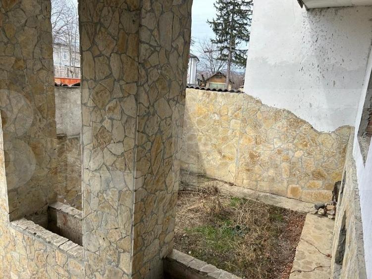 Casă individuală cu 8 camere cu Piscina în Dorohoi