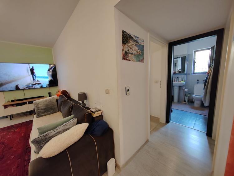 Apartament cu 3 camere decomandat, mobilat în Valea Adâncă