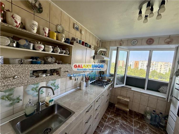 Apartament cu 3 camere decomandat, mobilat în Berceni