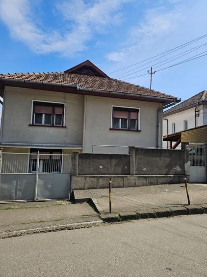 Casă cu 6 camere cu Teren 316 Mp în Călugareni