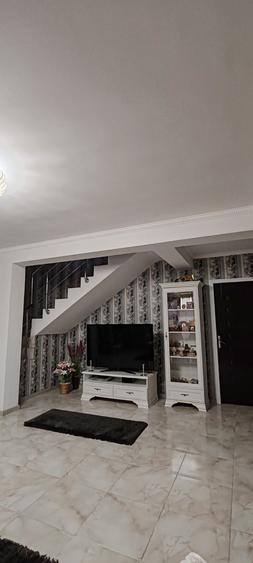 Casă cu 4 camere în Vadu Pașii