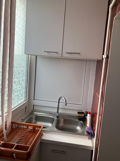 Apartament cu 3 camere decomandat în Lacul Tei