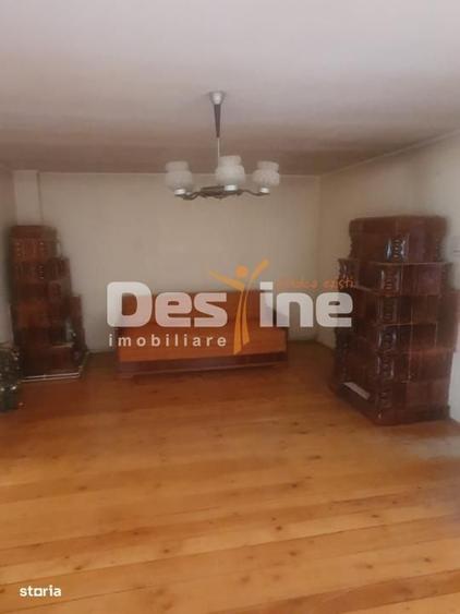 Casă cu 4 camere cu Teren 1280 Mp în Central