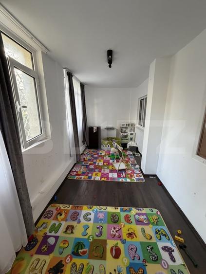 Apartament cu 4 camere decomandat, mobilat în