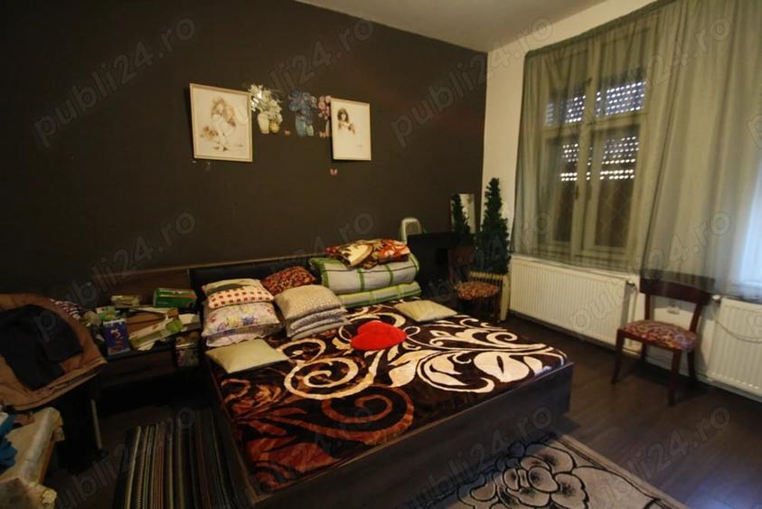 Casă cu 5 camere cu Teren 953 Mp în Fratelia