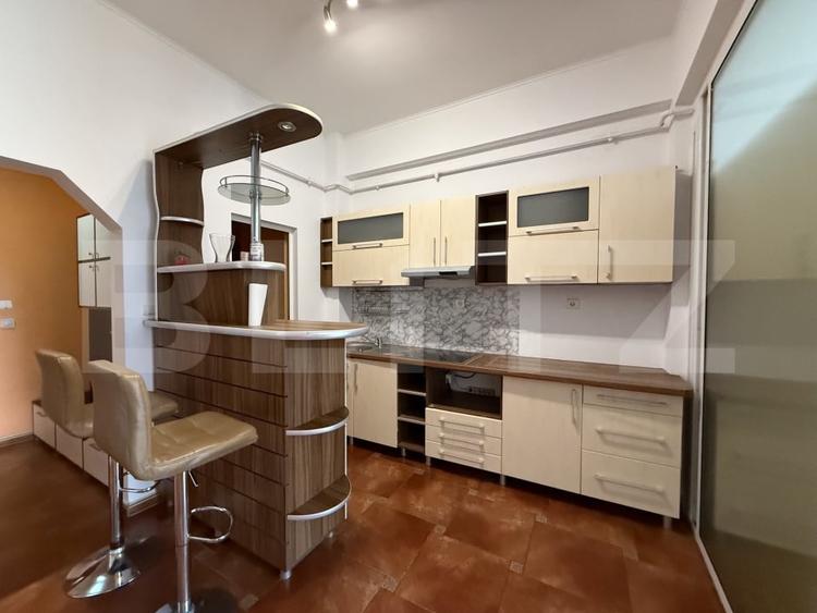 Apartament cu 2 camere semidecomandat, mobilat în Micro 17