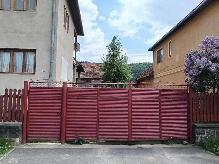 Casă cu Teren 1800 Mp în Central