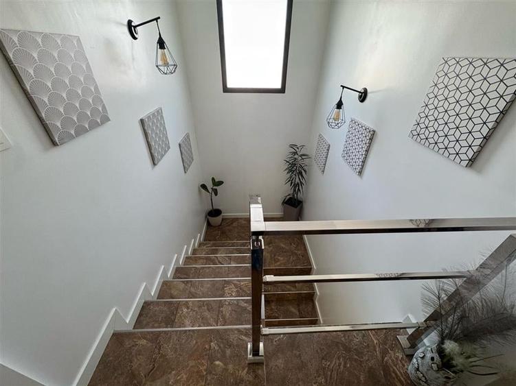 Casă individuală cu 5 camere cu Canalizare în Câmpineanca