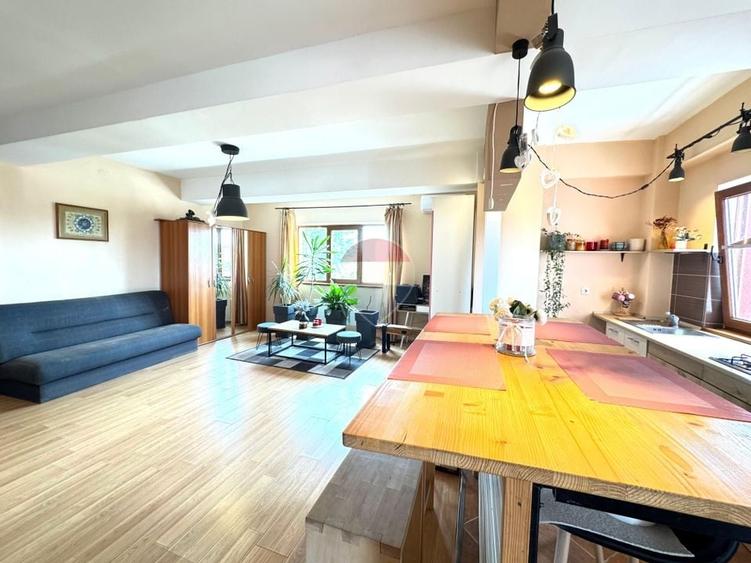 Apartament cu 2 camere decomandat, mobilat în Central