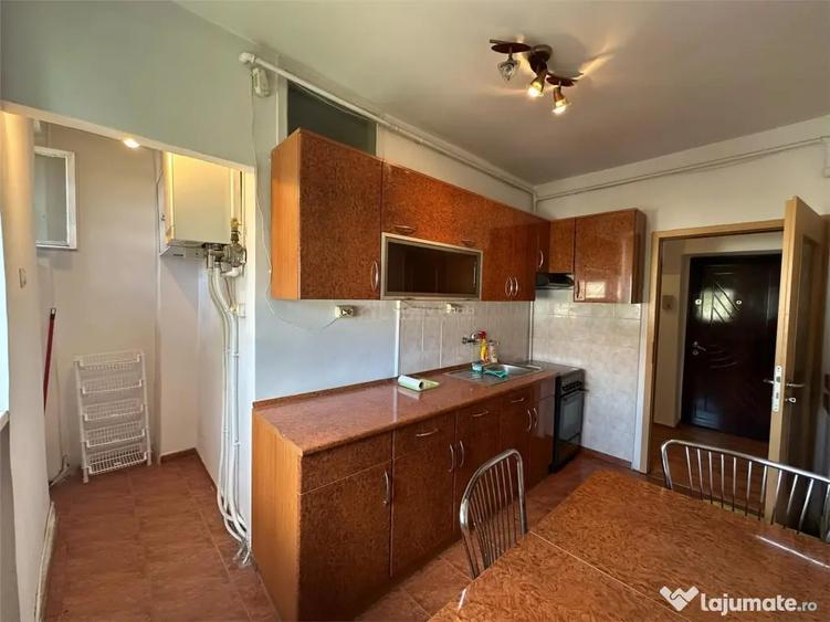 Apartament cu 3 camere semidecomandat în Luncă