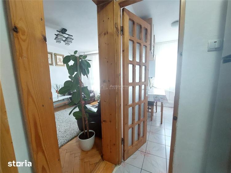Apartament cu 4 camere semidecomandat în Micro 5