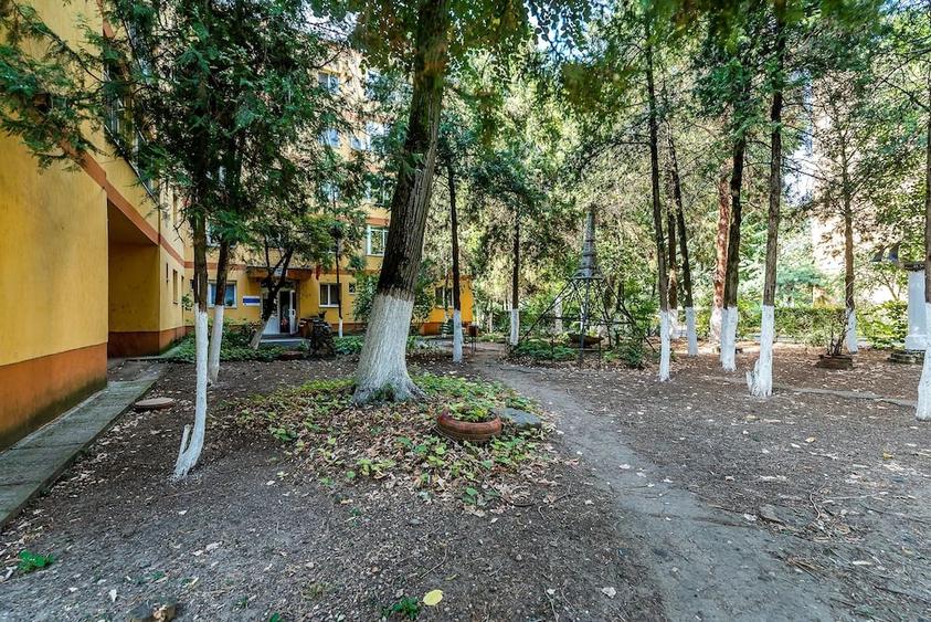 Apartament 3 camere, etaj 1, zona verde ?i retrasa Poetului, Vlaicu - 1