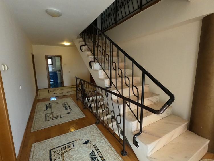Casă individuală cu 5 camere cu Teren 680 Mp în Găvana