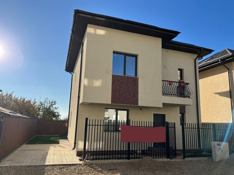 Casă individuală cu 4 camere cu Teren 200 Mp în Alexandriei