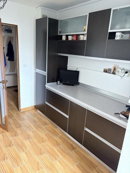 Apartament cu 3 camere decomandat în Exterior Vest