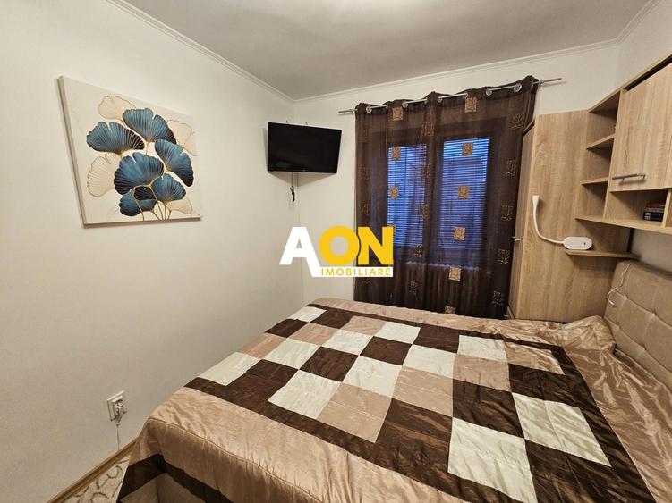 Apartament cu 3 camere semidecomandat, mobilat în Cetate