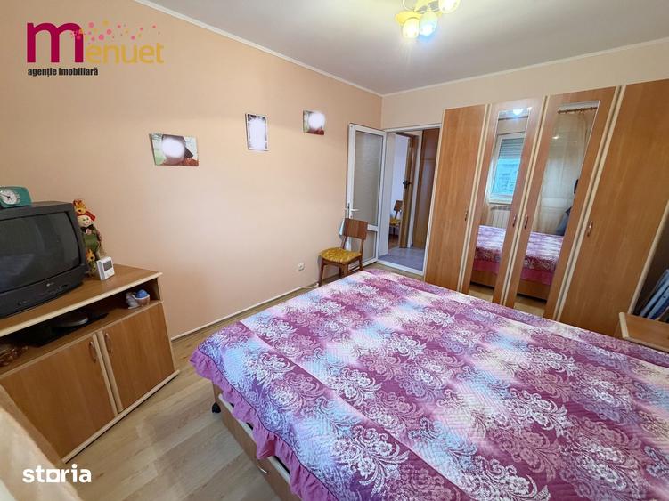Apartament cu 3 camere semidecomandat în Central