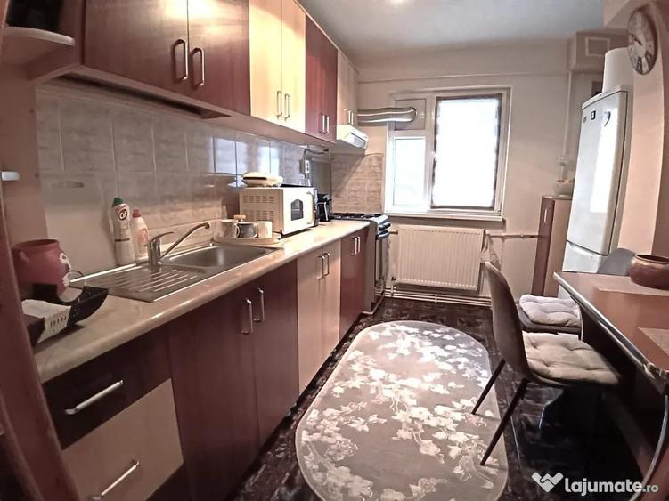 Apartament cu 4 camere semidecomandat în George Enescu