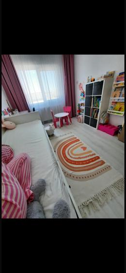 Apartament cu 2 camere semidecomandat, mobilat în Nord-Vest