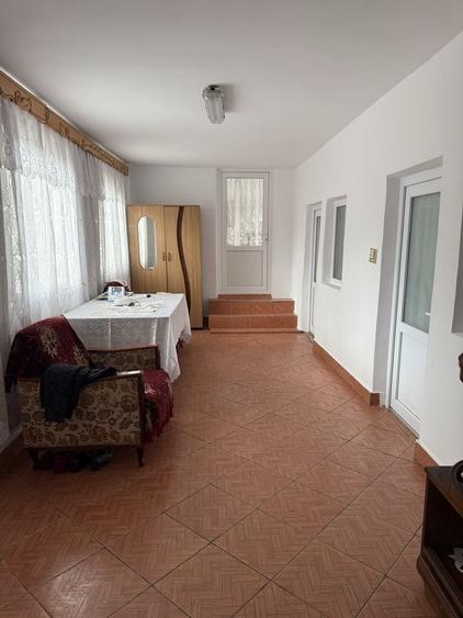 Casă cu 4 camere în Străoane