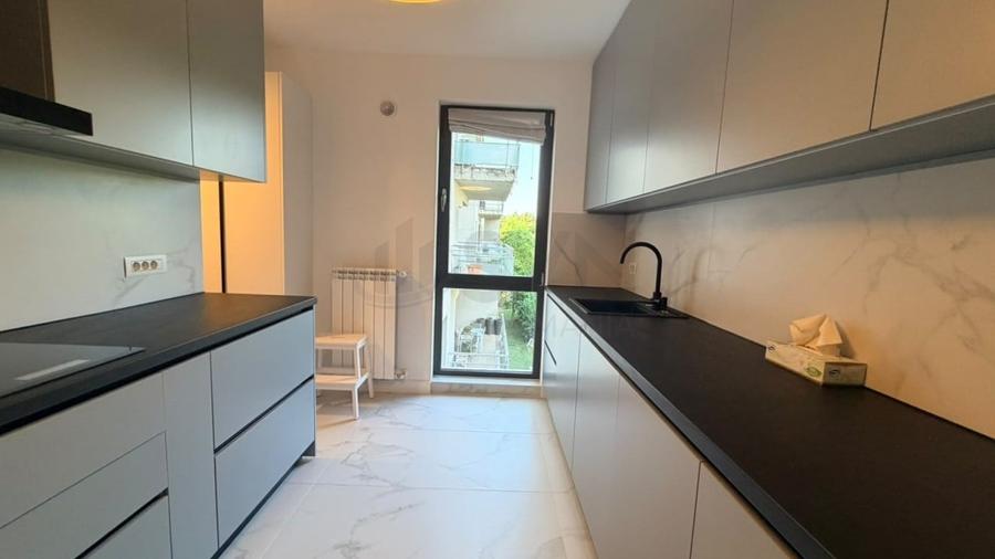 Apartament cu 3 camere decomandat în Băneasa