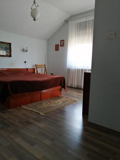 Casă individuală cu 5 camere cu Garaj în Dumbrăvița
