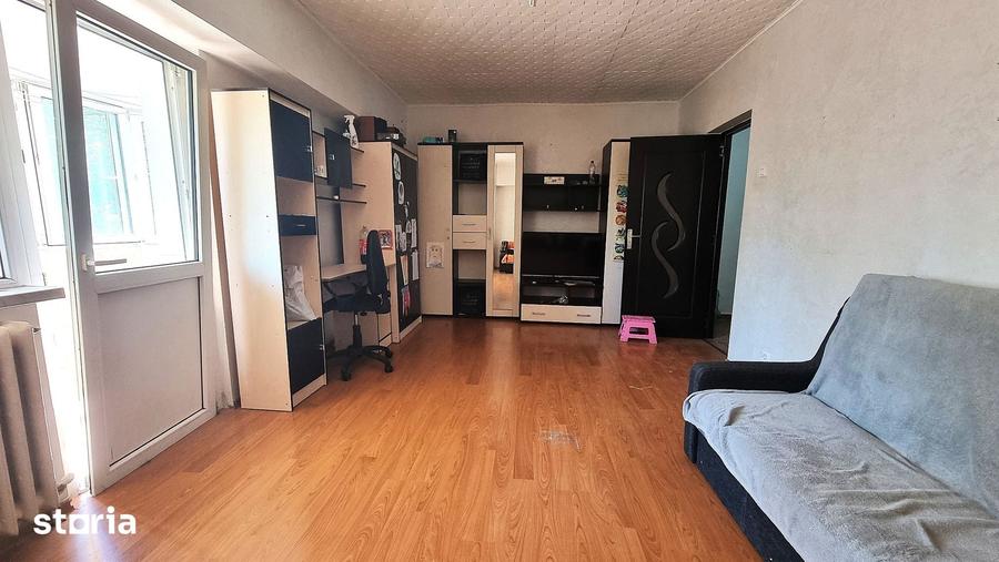 Apartament cu 3 camere decomandat în Nicolina