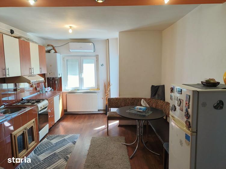 Apartament cu 3 camere decomandat în 1 Mai