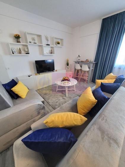 Apartament cu 2 camere semidecomandat, mobilat în Nord