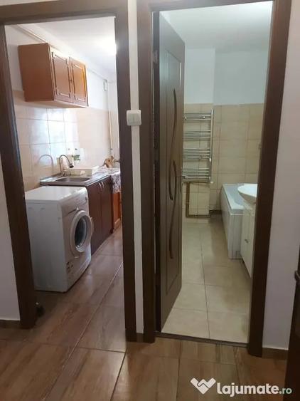 Garsonieră decomandată în Central