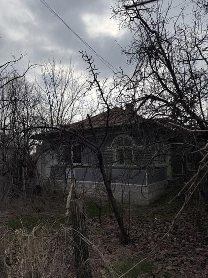 Casă cu 4 camere în Istrița de Jos