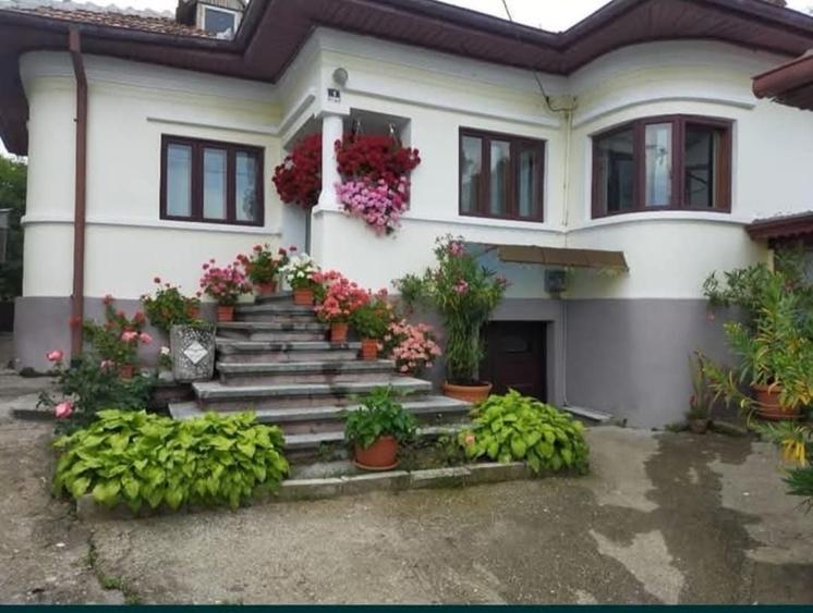 Casă cu 4 camere cu Teren 1300 Mp în Goranu