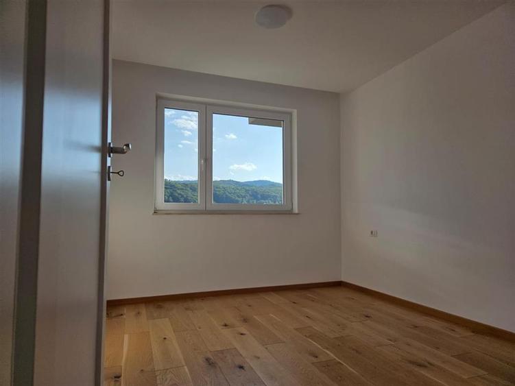 Apartament cu 3 camere decomandat, mobilat în Astra